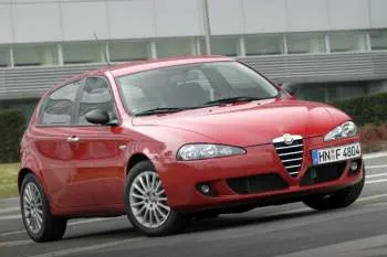Alfa Romeo 147 päťdverový hatchback (2005 – 2007) – fotka 12
