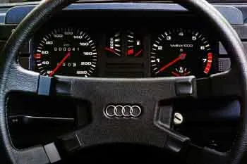 Audi 80 1.8 CL štvordverový sedan – fotka 4