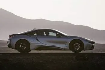 BMW i8 Coupe (od 2018) – fotka 3