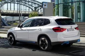 BMW iX3 (od 2020) – fotka 3