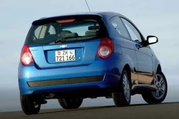 Chevrolet Aveo trojdverový hatchback (2008 – 2011) – fotka 3