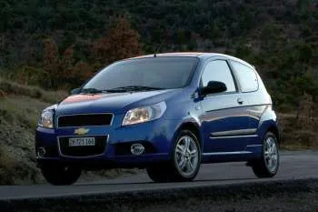 Chevrolet Aveo trojdverový hatchback (2008 – 2011) – fotka 5