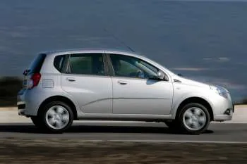 Chevrolet Aveo päťdverový hatchback (2008 – 2011) – fotka 2