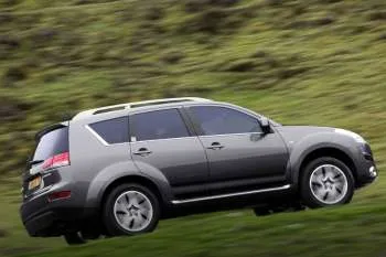 Citroën C-Crosser 2.4i 16v Exclusive – fotka 2
