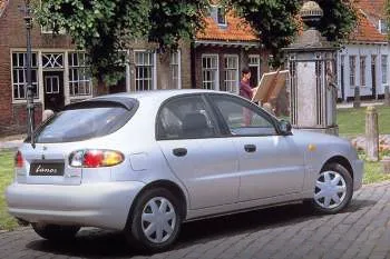 Daewoo Lanos päťdverový hatchback (1997 – 2001) – fotka 4