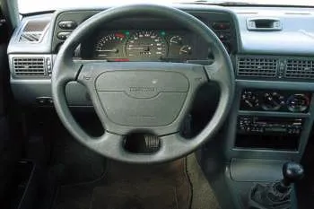 Daewoo Nexia päťdverový hatchback (1995 – 1997) – fotka 3