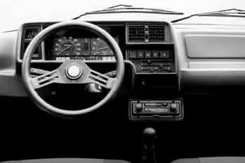 Fiat 127 900 Super trojdverový hatchback – fotka 3
