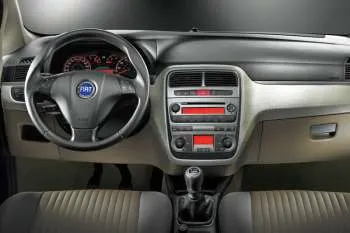 Fiat Grande Punto 1.4 16v Racing trojdverový hatchback – fotka 2