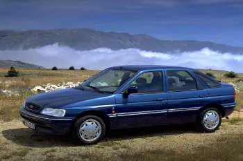 Ford Escort 1.8 D Turbo CLX – fotka 3