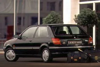 Ford Fiesta trojdverový hatchback (1994 – 1995) – fotka 2