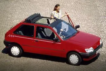 Ford Fiesta trojdverový hatchback (1994 – 1995) – fotka 3
