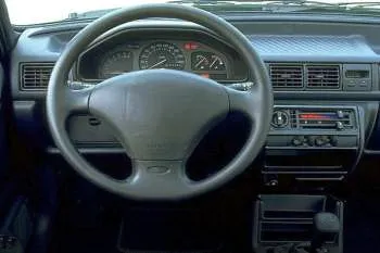 Ford Fiesta trojdverový hatchback (1994 – 1995) – fotka 4
