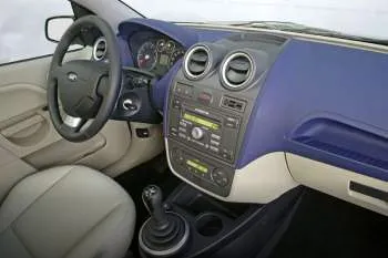 Ford Fiesta trojdverový hatchback (2005 – 2008) – fotka 2