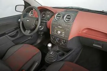 Ford Fiesta trojdverový hatchback (2005 – 2008) – fotka 10
