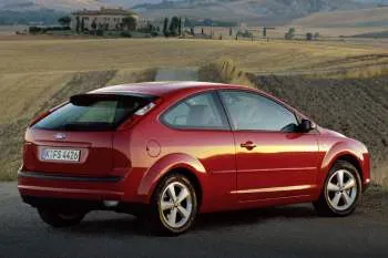 Ford Focus trojdverový hatchback (2004 – 2008) – fotka 3
