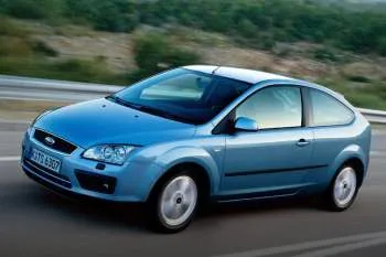Ford Focus trojdverový hatchback (2004 – 2008) – fotka 5