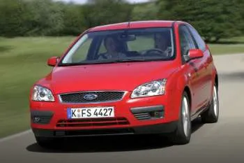 Ford Focus trojdverový hatchback (2004 – 2008) – fotka 7