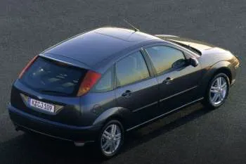 Ford Focus päťdverový hatchback (2001 – 2005) – fotka 2