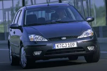 Ford Focus päťdverový hatchback (2001 – 2005) – fotka 3