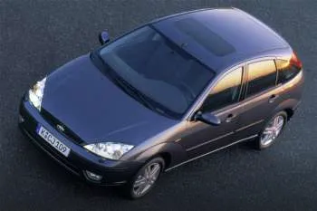 Ford Focus päťdverový hatchback (2001 – 2005) – fotka 4