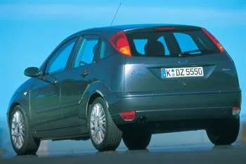 Ford Focus päťdverový hatchback (2001 – 2005) – fotka 6
