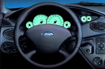 Ford Focus päťdverový hatchback (2001 – 2005) – fotka 8