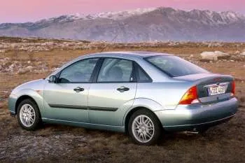 Ford Focus 1.8 TDCi 100hp Ghia sedan – fotka 2