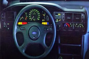 Ford Scorpio 2.0i CLX hatchback – fotka 4