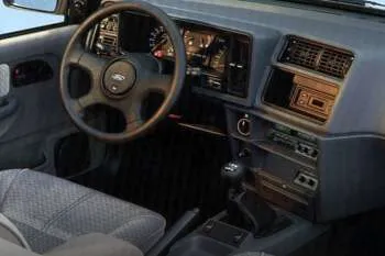 Ford Sierra 2.0 CL trojdverový hatchback – fotka 2