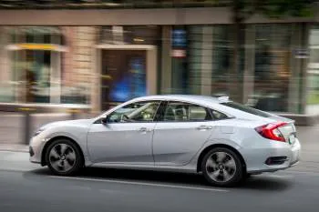 Honda Civic sedan (od 2017) – fotka 10