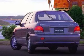 Hyundai Excel päťdverový hatchback (1998 – 2000) – fotka 2