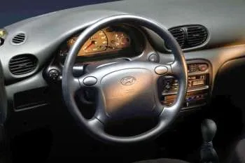 Hyundai Excel päťdverový hatchback (1998 – 2000) – fotka 3