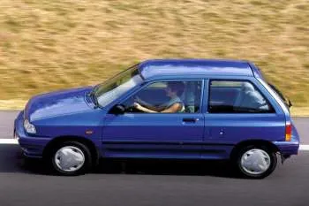 Kia Pride trojdverový hatchback (1995 – 2000) – fotka 2
