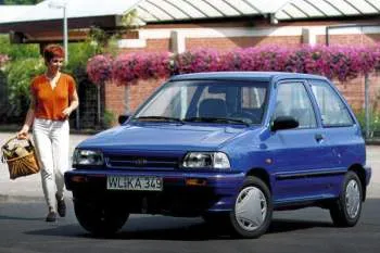 Kia Pride trojdverový hatchback (1995 – 2000) – fotka 3
