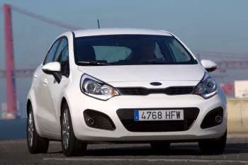 Kia Rio päťdverový hatchback (2011 – 2015) – fotka 2