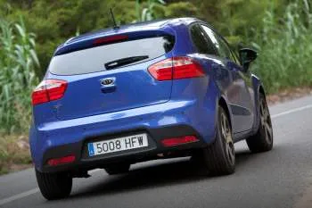 Kia Rio päťdverový hatchback (2011 – 2015) – fotka 12