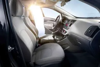 Kia Rio päťdverový hatchback (2011 – 2015) – fotka 21