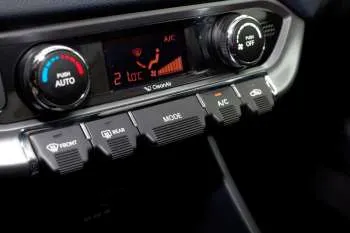 Kia Rio päťdverový hatchback (2011 – 2015) – fotka 22