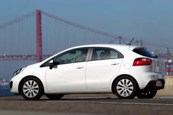 Kia Rio päťdverový hatchback (2011 – 2015) – fotka 30
