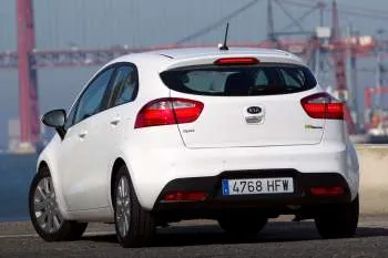 Kia Rio päťdverový hatchback (2011 – 2015) – fotka 31