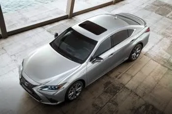 Lexus ES (od 2018) – fotka 11