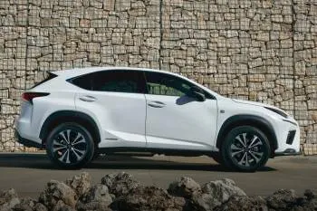 Lexus NX 300h – fotka 5