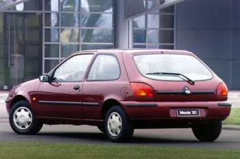 Mazda 121 trojdverový hatchback (1996 – 2000) – fotka 2