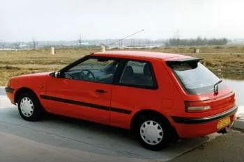 Mazda 323 hatchback (1991 – 1995) – fotka 2