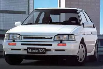 Mazda 323 1.3 L trojdverový hatchback – fotka 2