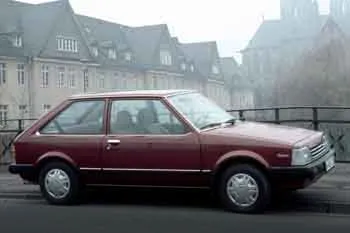 Mazda 323 trojdverový hatchback (1982 – 1985) – fotka 2