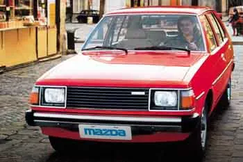 Mazda 323 1.3 SN päťdverový hatchback – fotka 2