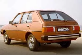 Mazda 323 1.3 SN päťdverový hatchback – fotka 3