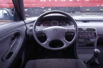 Mazda 626 sedan (1995 – 1998) – fotka 2
