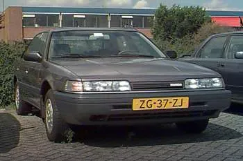 Mazda 626 2.0i GLX sedan – fotka 3